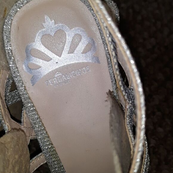 Fergalicious by Fergie silver open toe heel shoes sz 8 - Picture 6 of 9